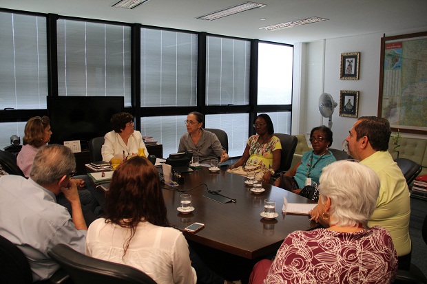 Três servidoras efetivadas e já aposentadas participaram da reunião na Secretaria. Foto: Geanine Nogueira/ACSSEE